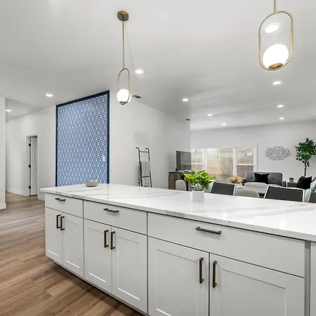 Stunning Modern Home Near White Rock Lake!